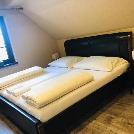 Penzion A Restauracia Hanisberg Krupina 外观 照片