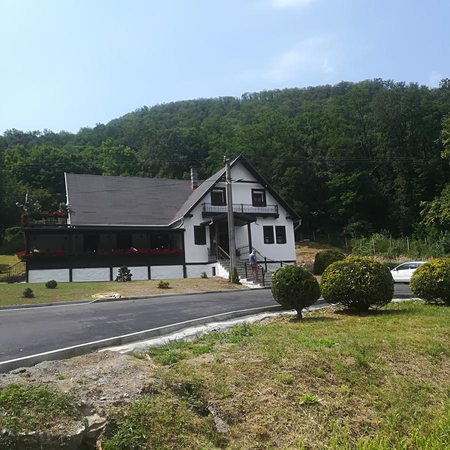 Penzion A Restauracia Hanisberg Krupina 外观 照片