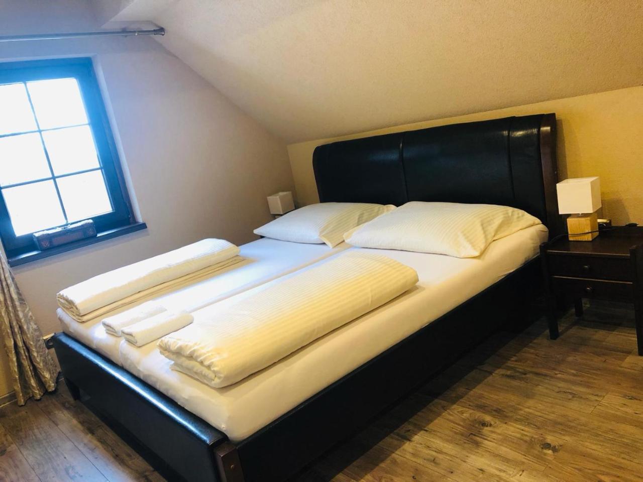 Penzion A Restauracia Hanisberg Krupina 外观 照片